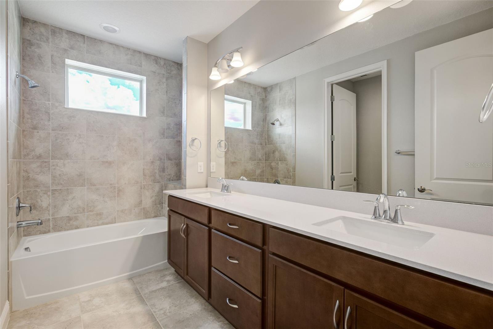 TWIN LAKES PH 8 - Residential