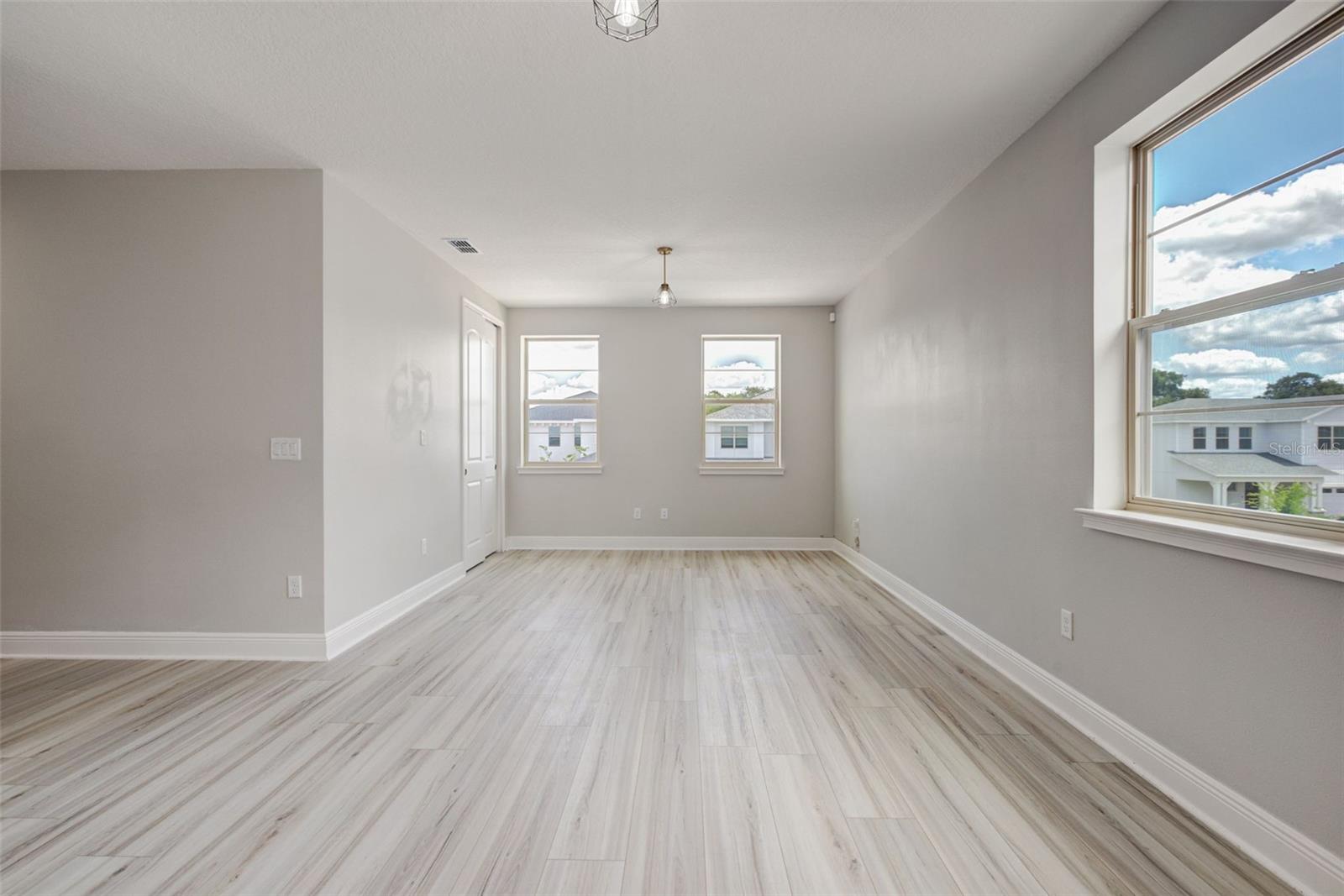 TWIN LAKES PH 8 - Residential