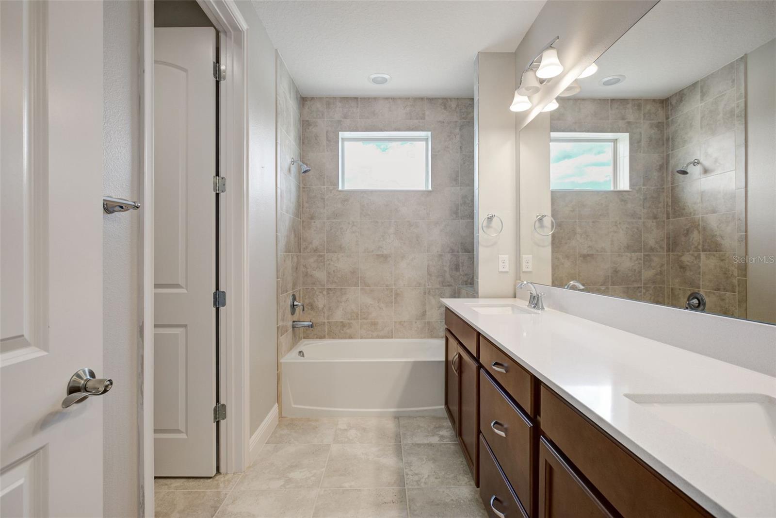 TWIN LAKES PH 8 - Residential