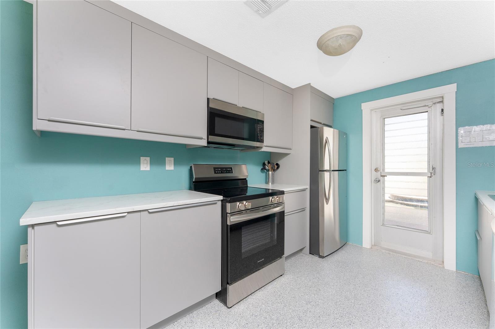 ENGLEWOOD SHORES - Residential