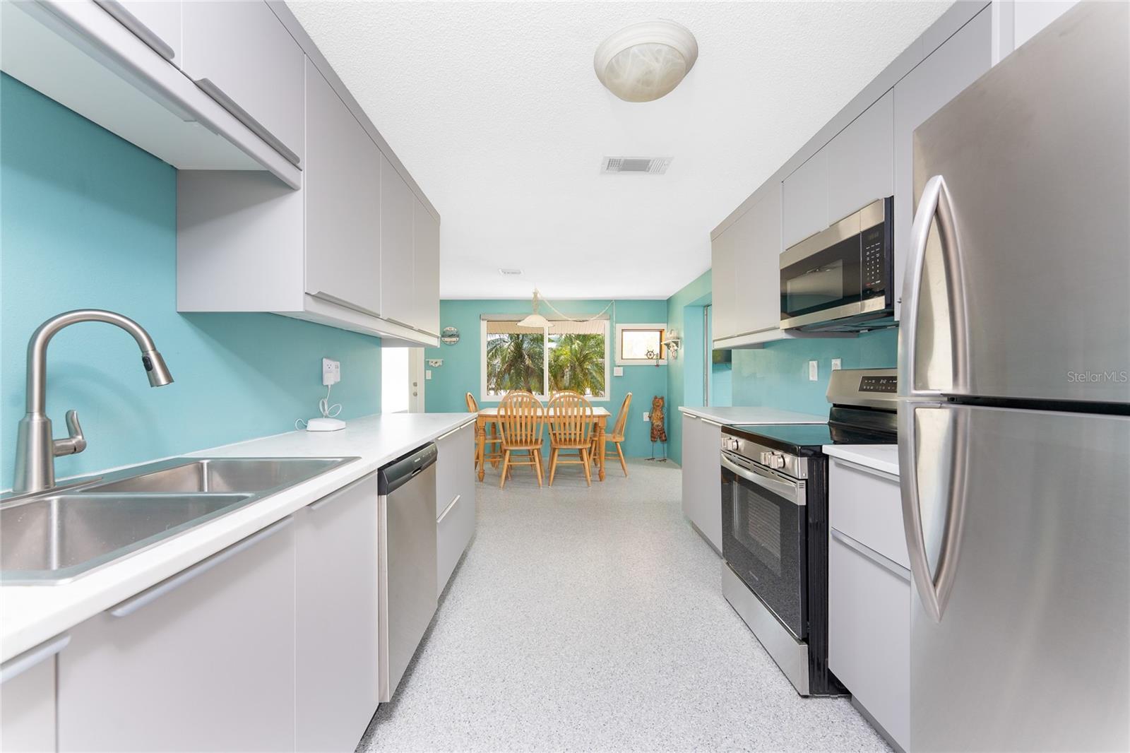 ENGLEWOOD SHORES - Residential