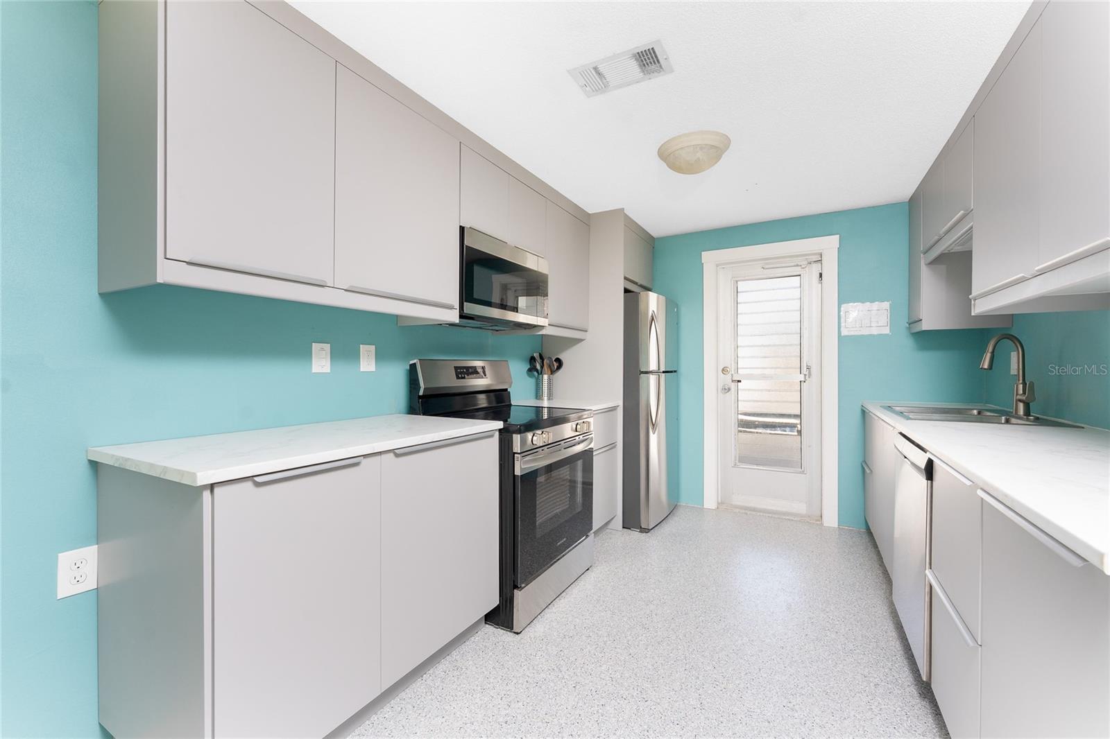 ENGLEWOOD SHORES - Residential