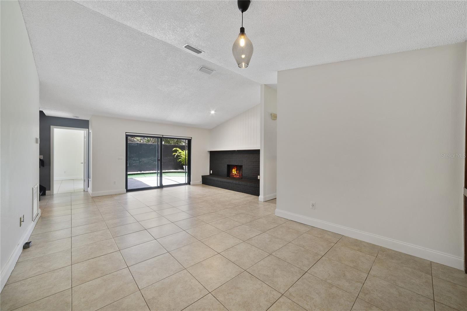 5025 BERMUDA CIRCLE 5025