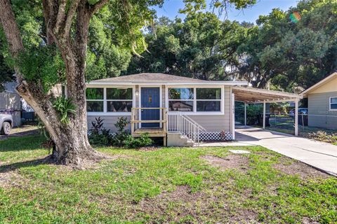 A home in AUBURNDALE