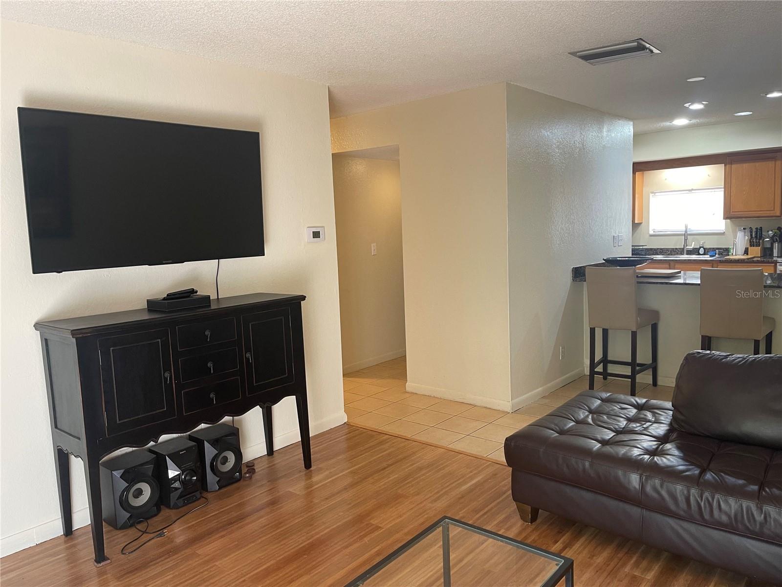 MEADOWOOD CONDOMINIUM VILLAGE - Residential Lease