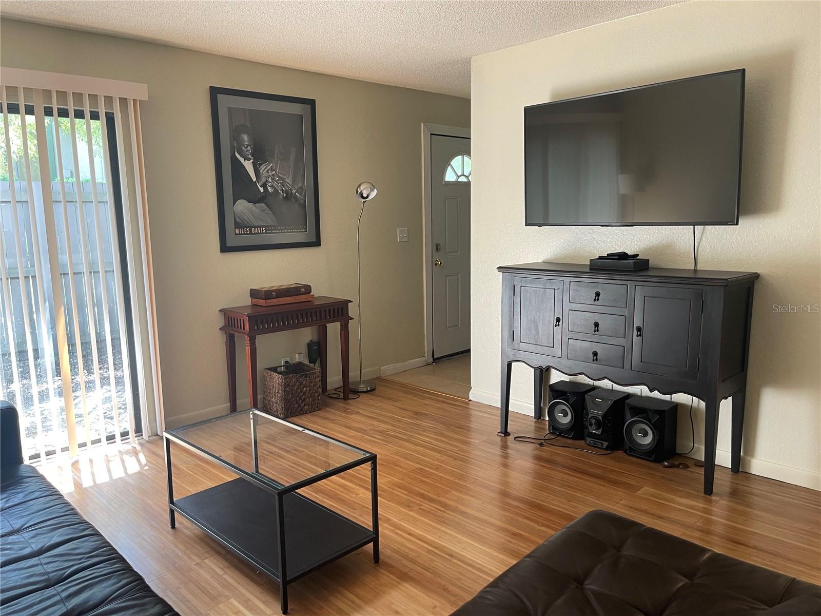 MEADOWOOD CONDOMINIUM VILLAGE - Residential Lease