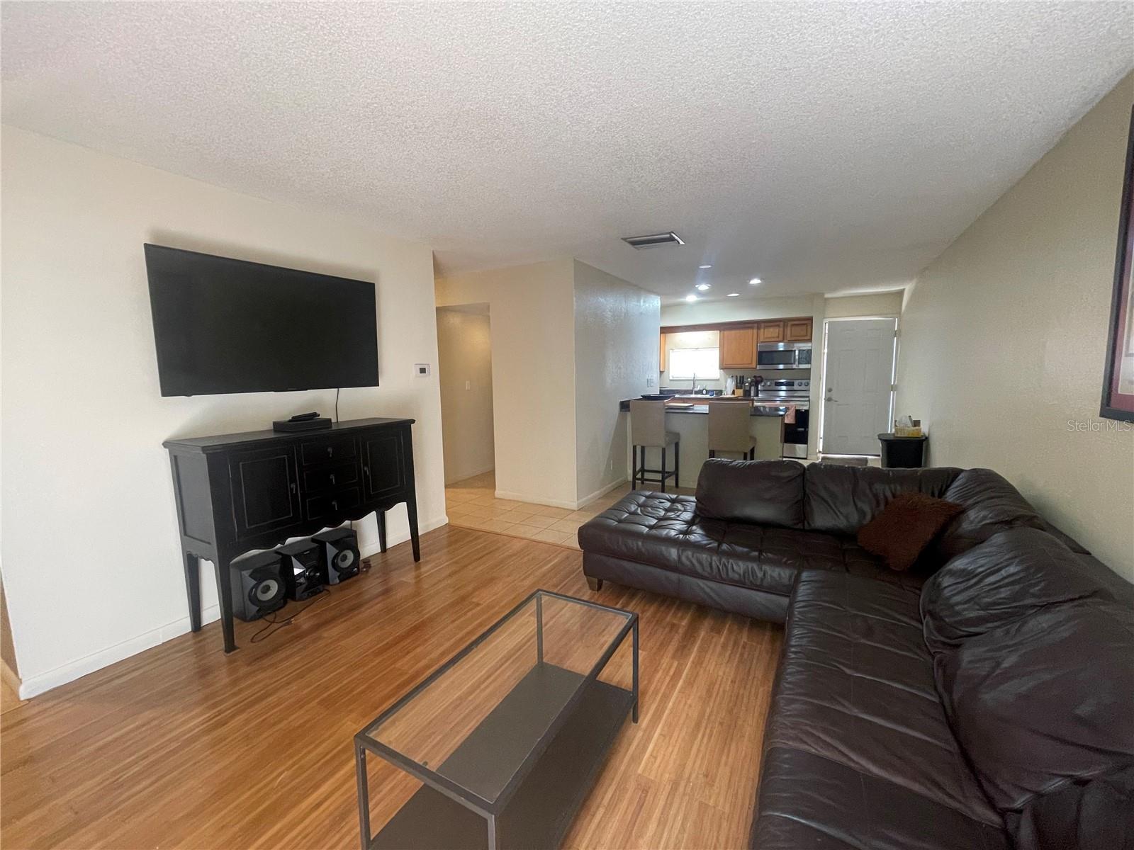 MEADOWOOD CONDOMINIUM VILLAGE - Residential Lease