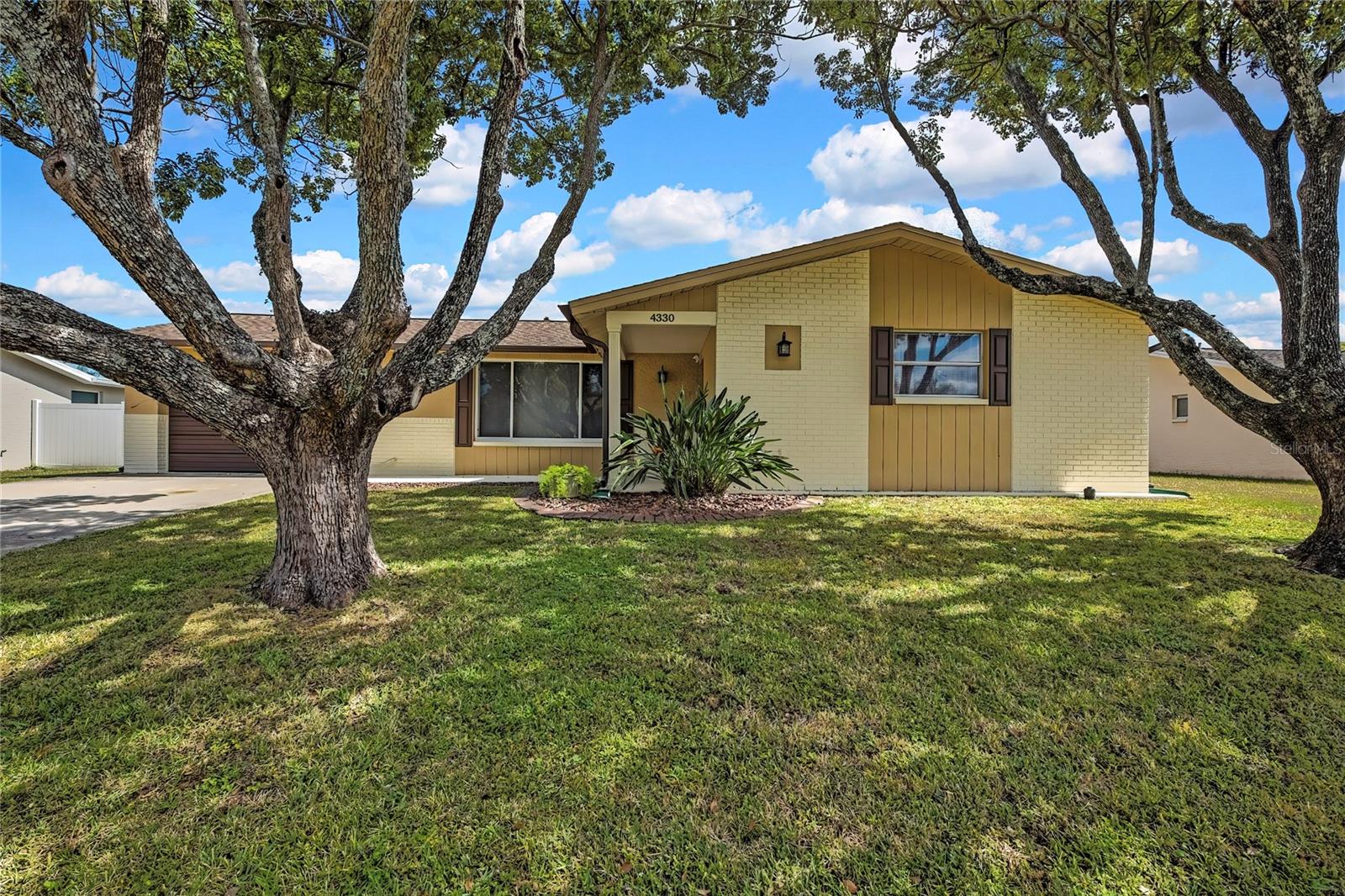 4330 TALL OAK LANE