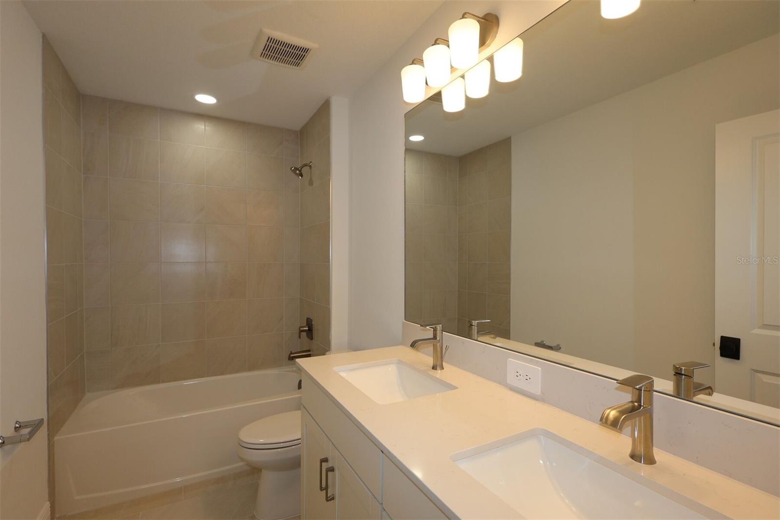 PALMERA AT WELLEN PARK - Residential