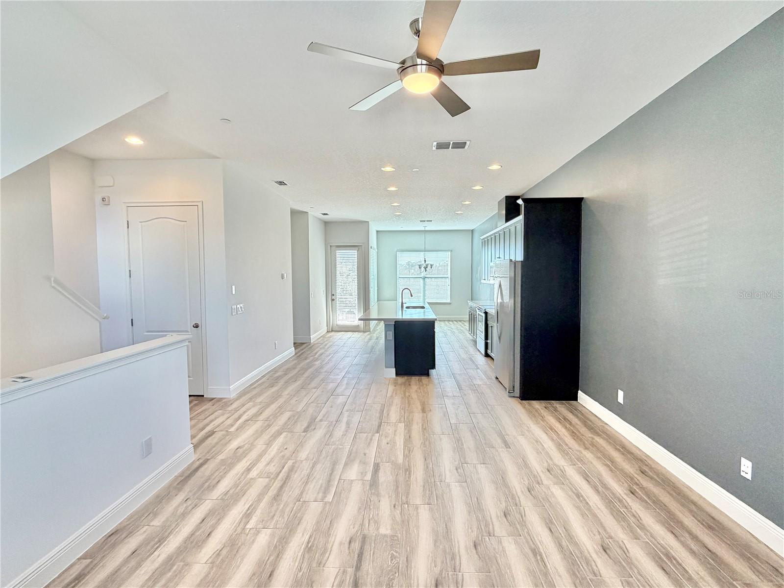 LAUREATE PARK NBRHD CENTER PH 1 - Residential Lease