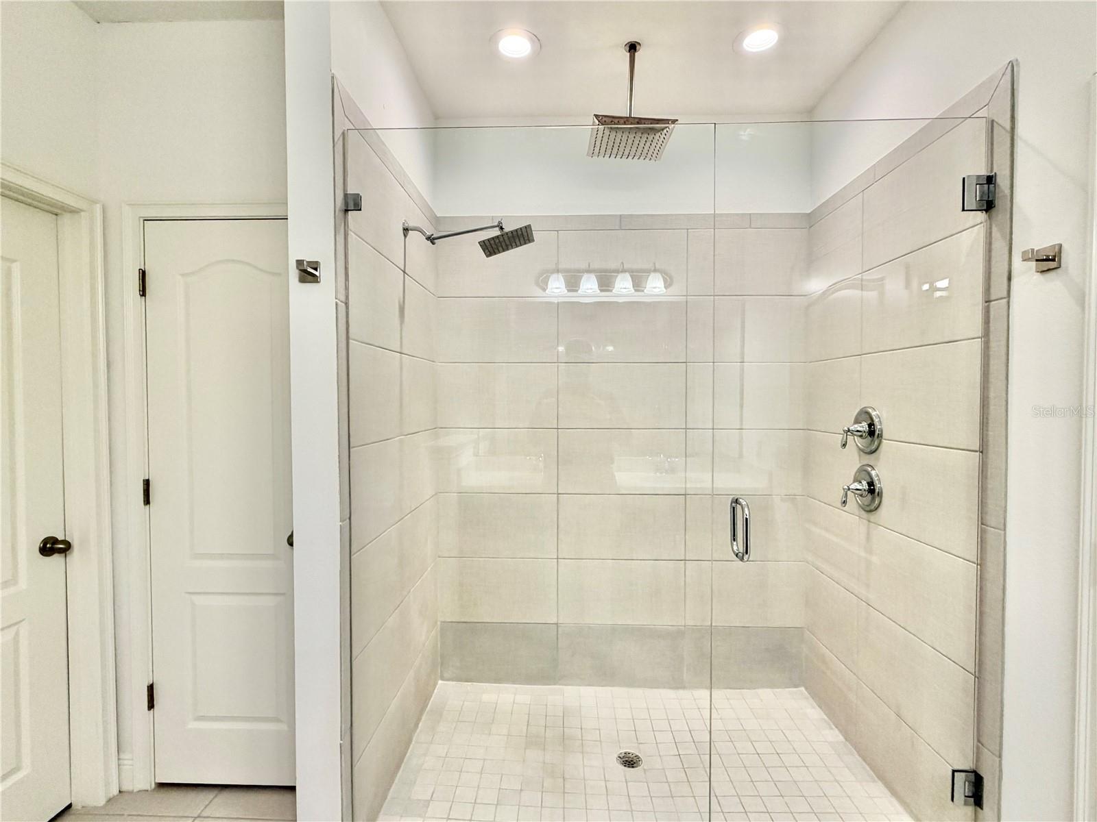 LAUREATE PARK NBRHD CENTER PH 1 - Residential Lease