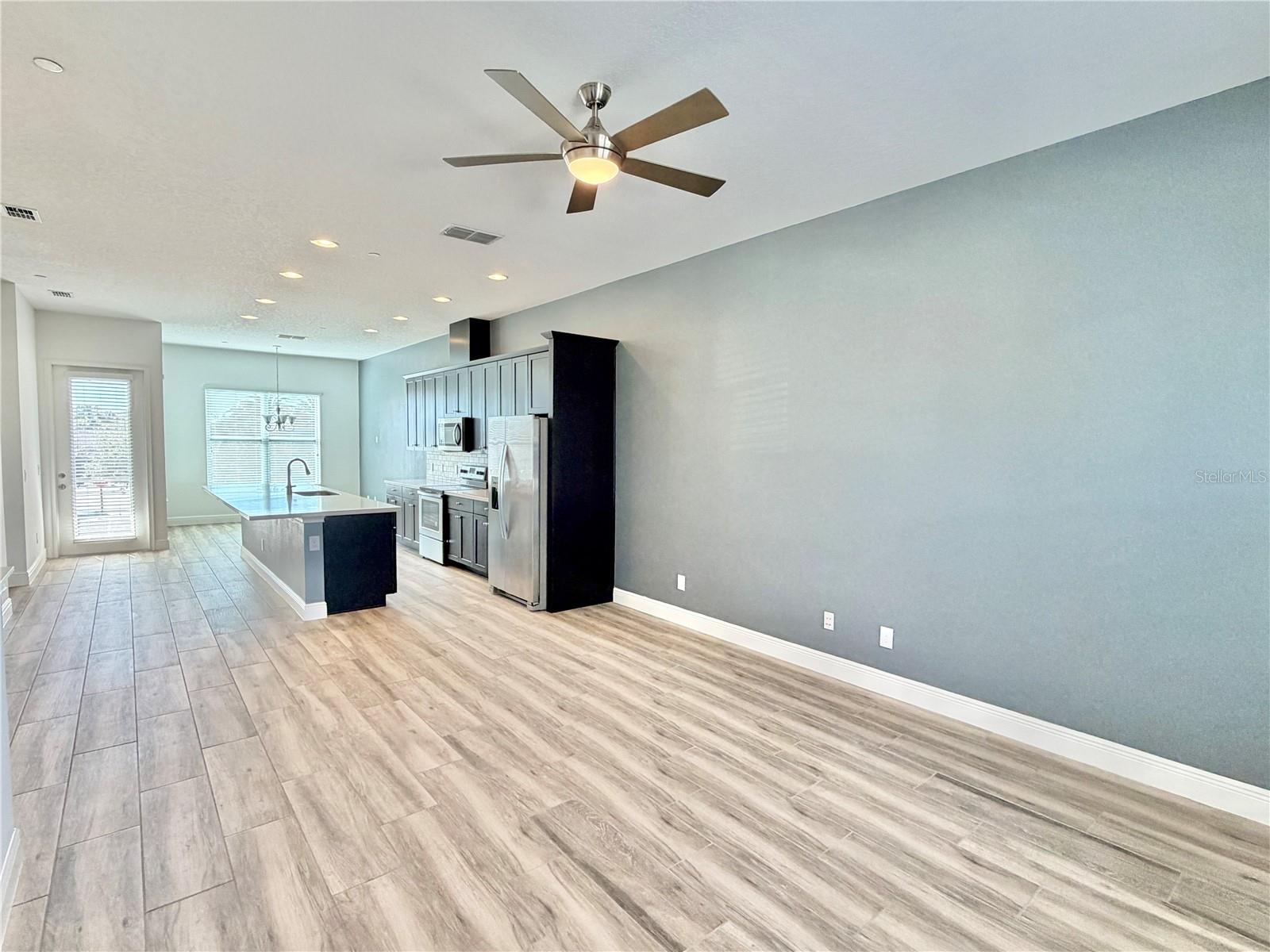 LAUREATE PARK NBRHD CENTER PH 1 - Residential Lease