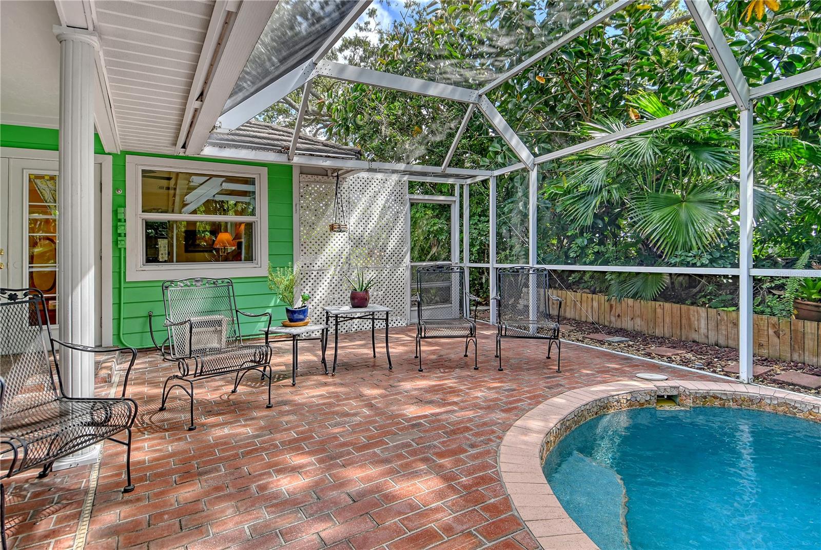 CHIMNEY CREEK - Residential