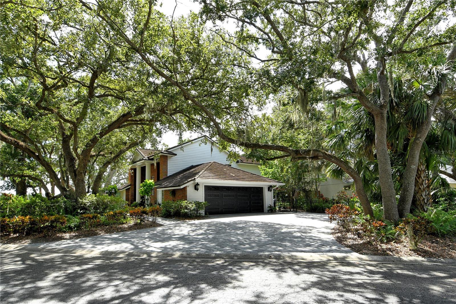 CHIMNEY CREEK - Residential