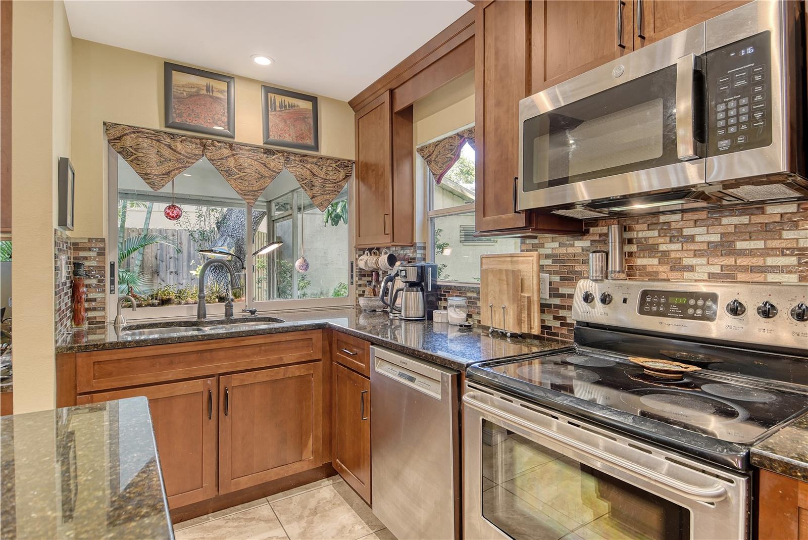 CHIMNEY CREEK - Residential
