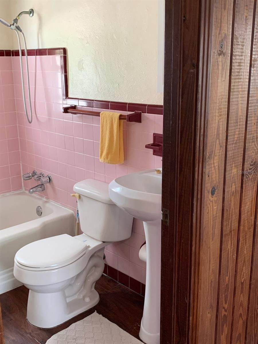 VENICE PARK SUB - Residential Lease