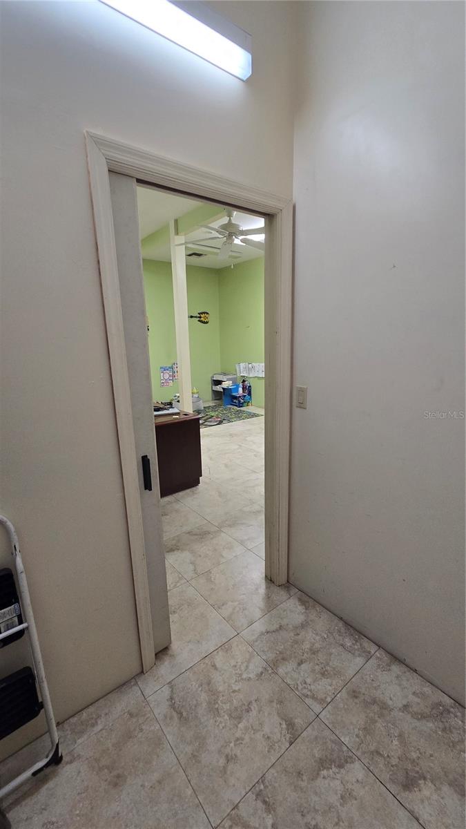 WORTH AVE COMM PARK - Commercial Lease