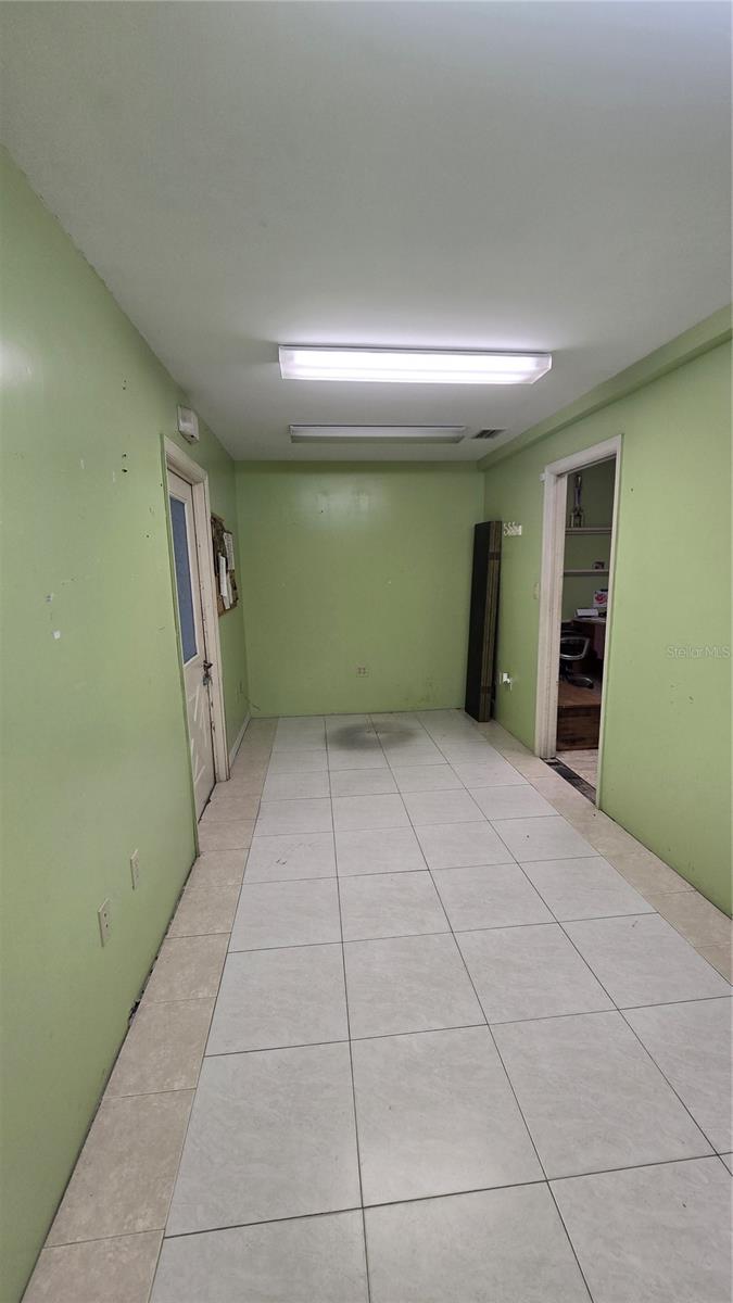 WORTH AVE COMM PARK - Commercial Lease