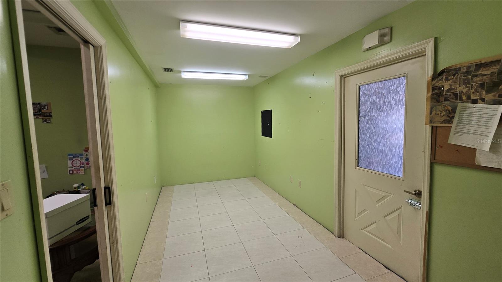 WORTH AVE COMM PARK - Commercial Lease