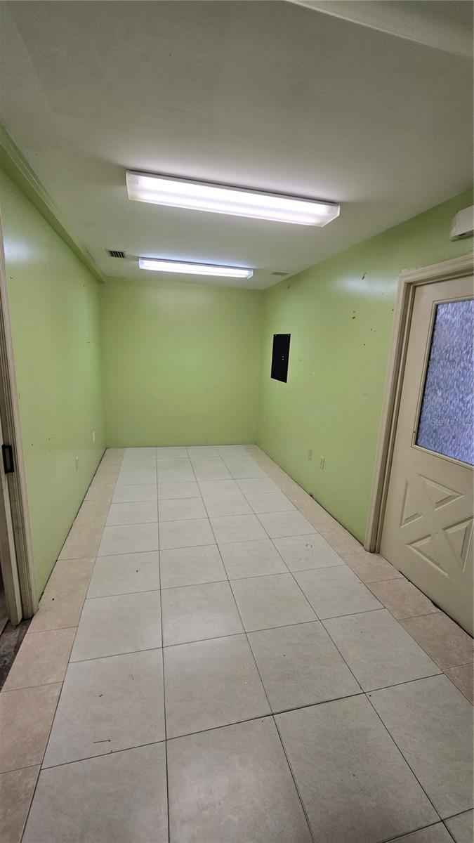 WORTH AVE COMM PARK - Commercial Lease