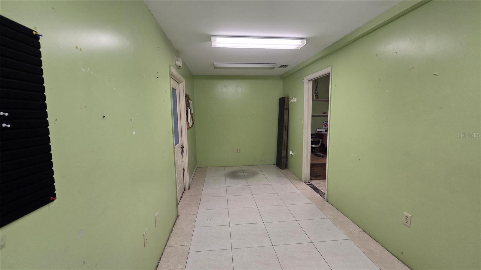 WORTH AVE COMM PARK - Commercial Lease