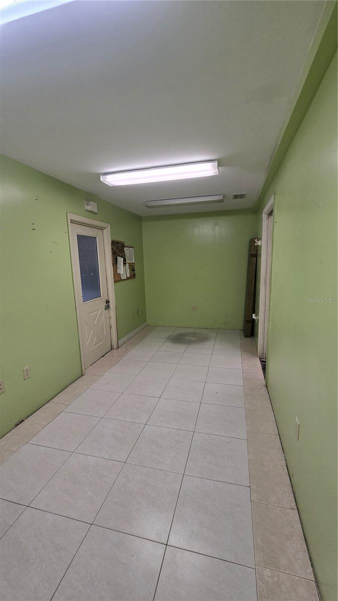 WORTH AVE COMM PARK - Commercial Lease