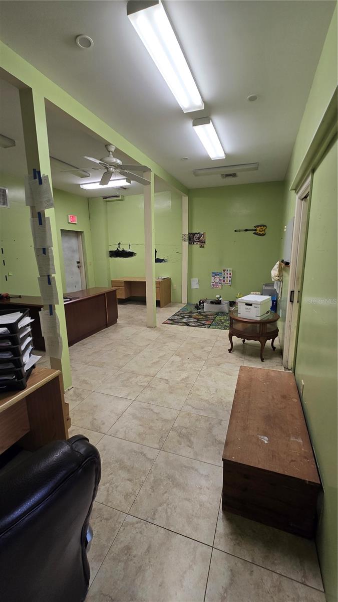 WORTH AVE COMM PARK - Commercial Lease