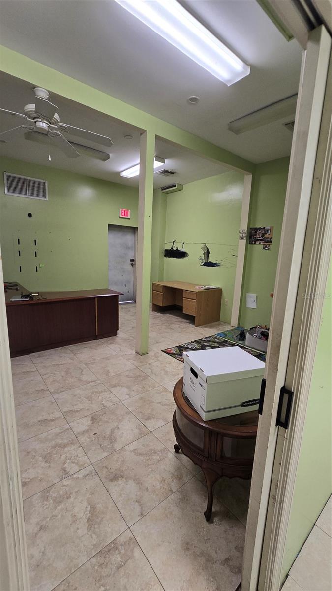 WORTH AVE COMM PARK - Commercial Lease