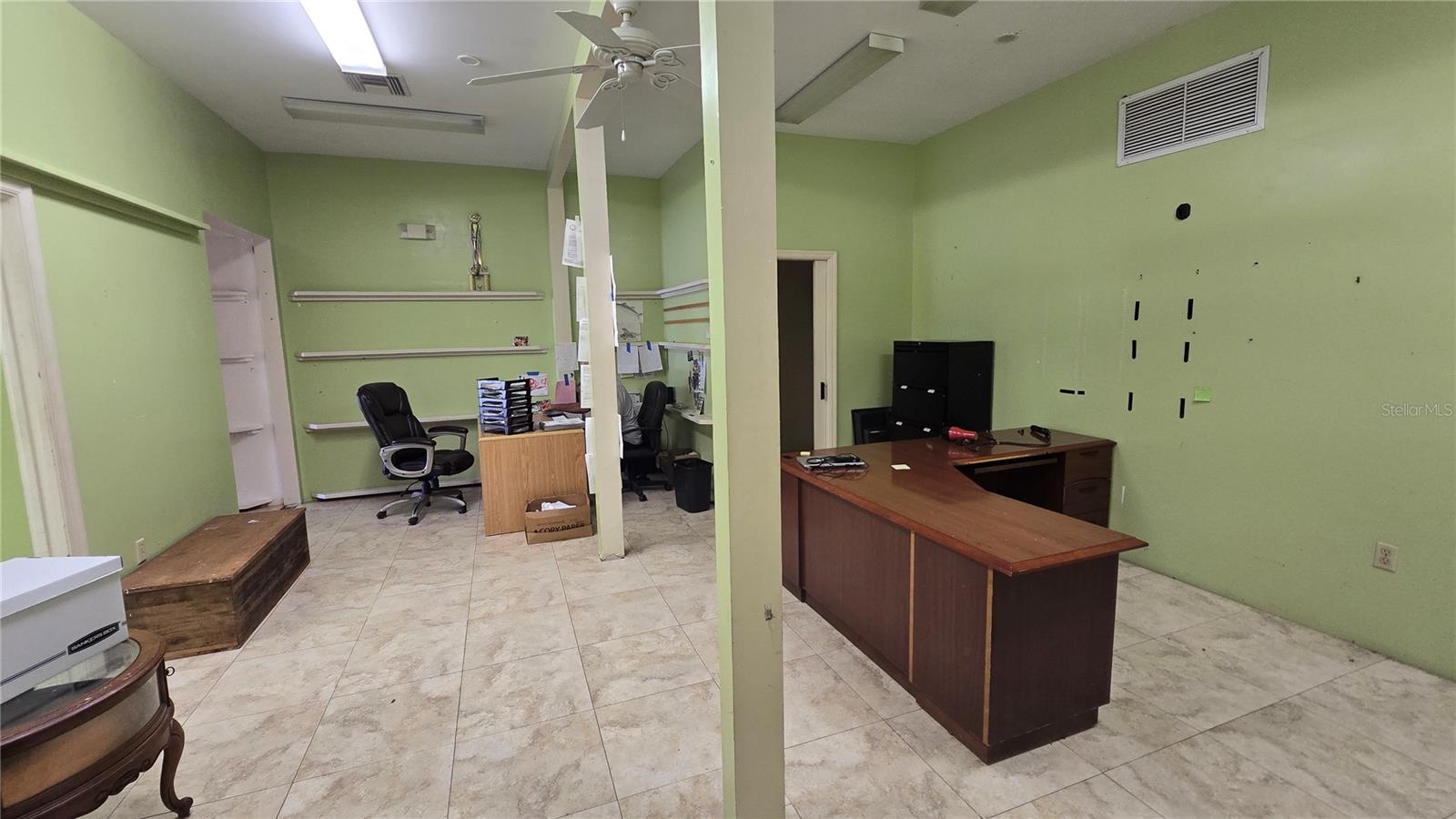 WORTH AVE COMM PARK - Commercial Lease