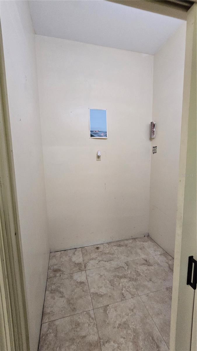 WORTH AVE COMM PARK - Commercial Lease