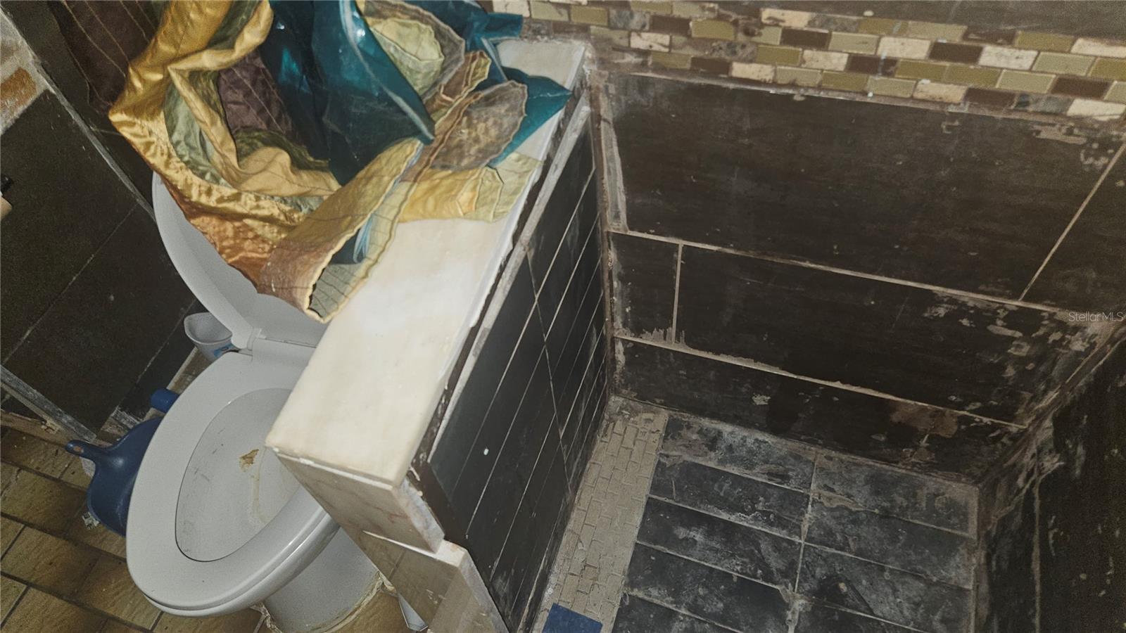 THE LAKES - Residential