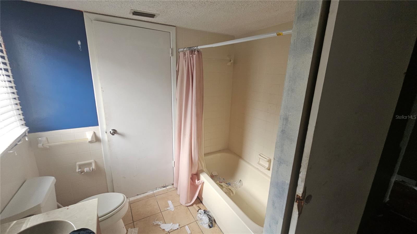 THE LAKES - Residential