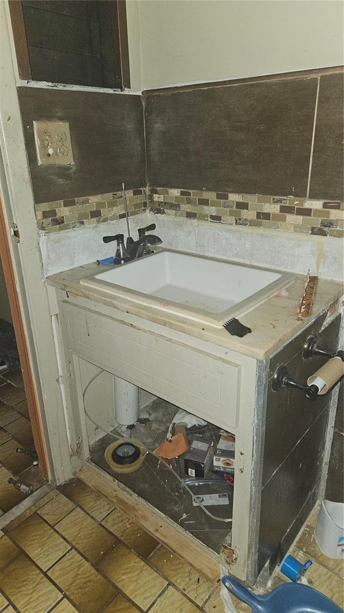 THE LAKES - Residential