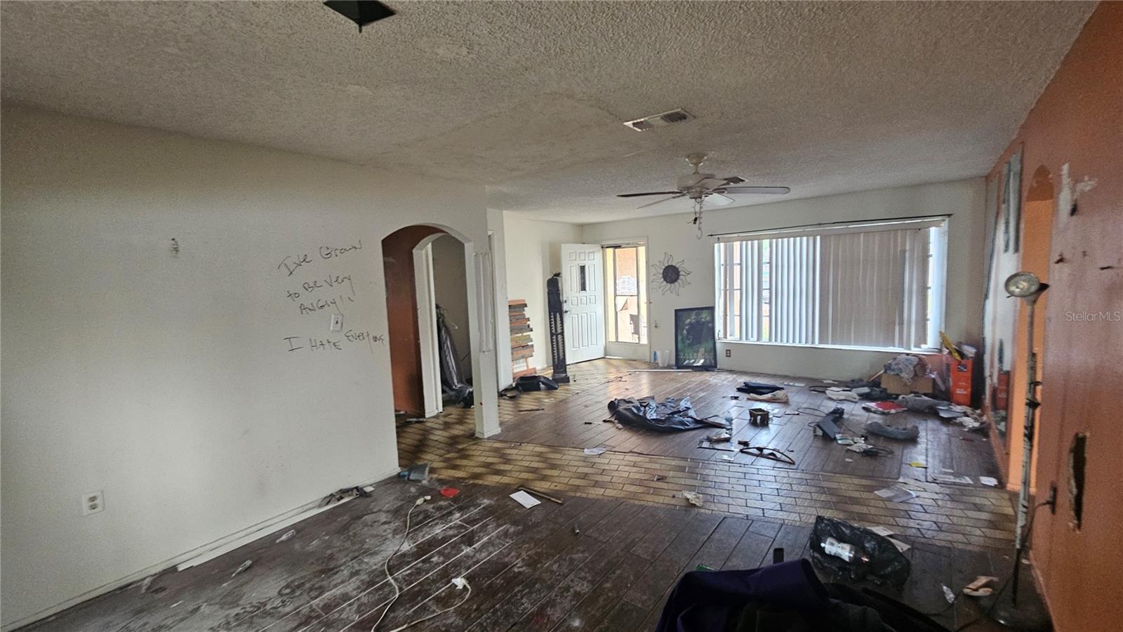 THE LAKES - Residential