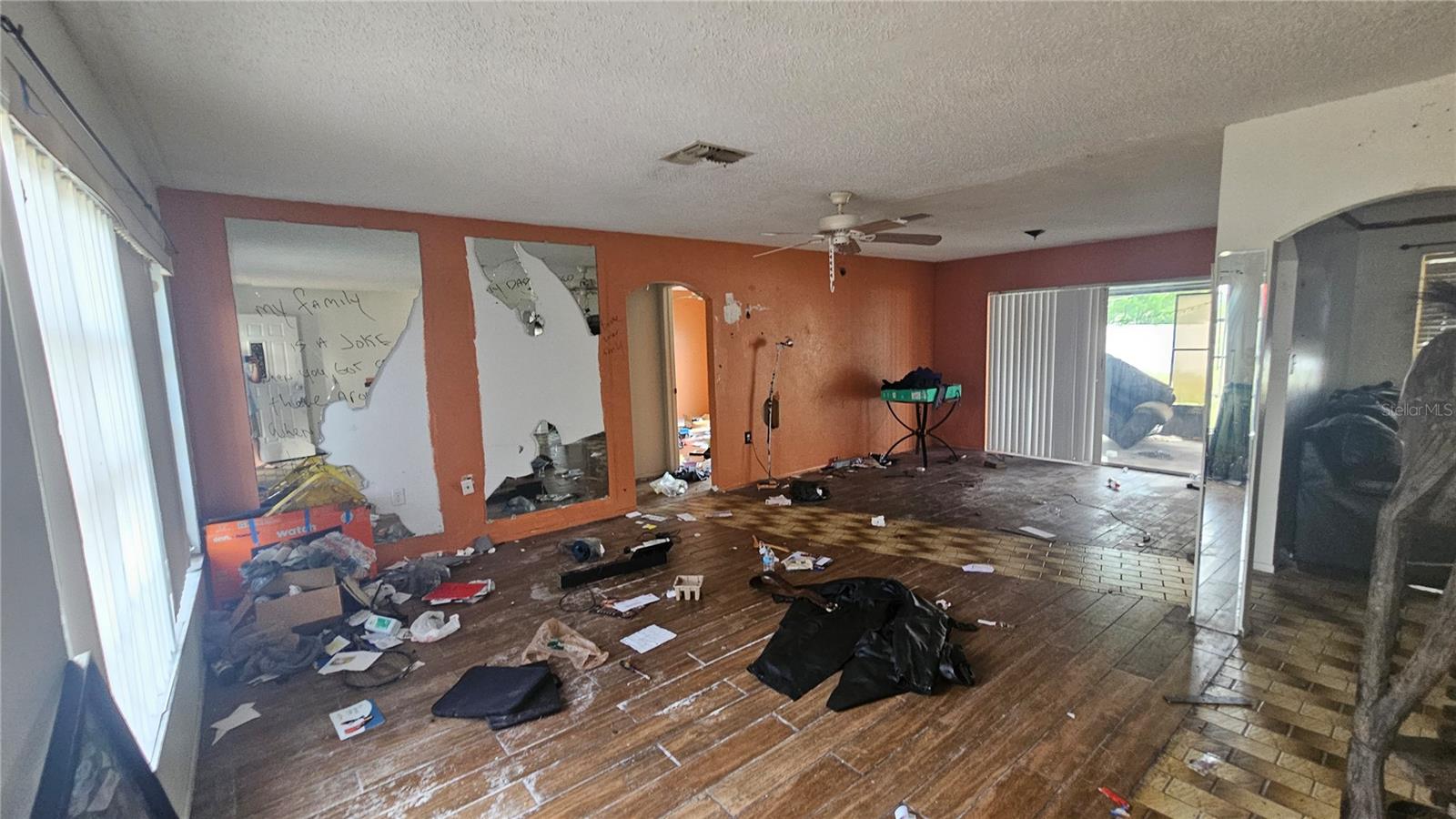 THE LAKES - Residential