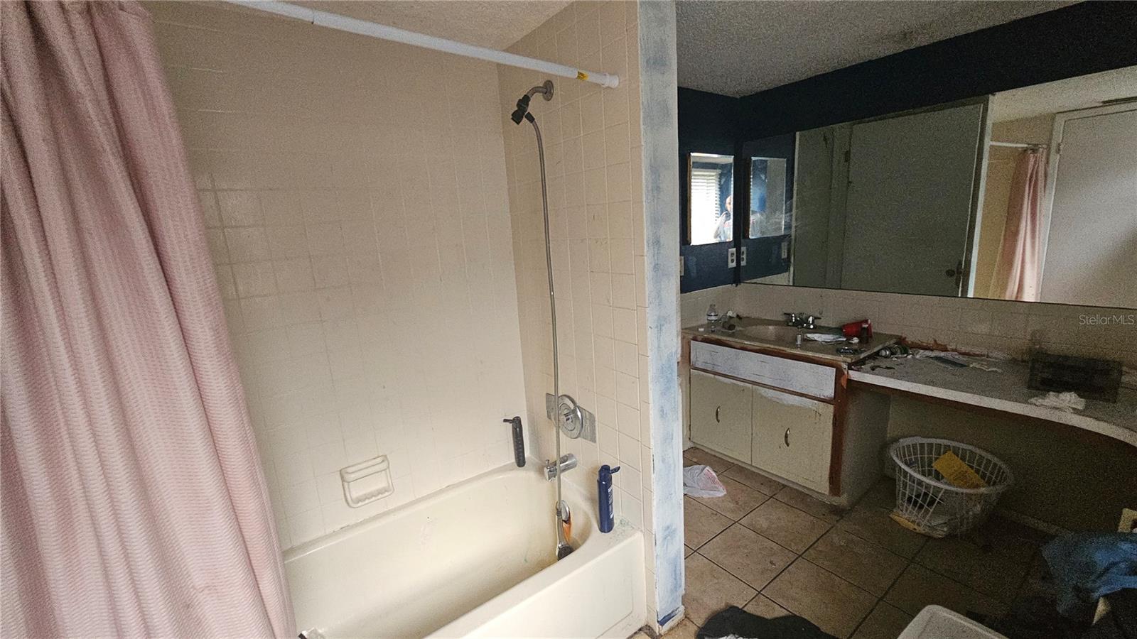 THE LAKES - Residential