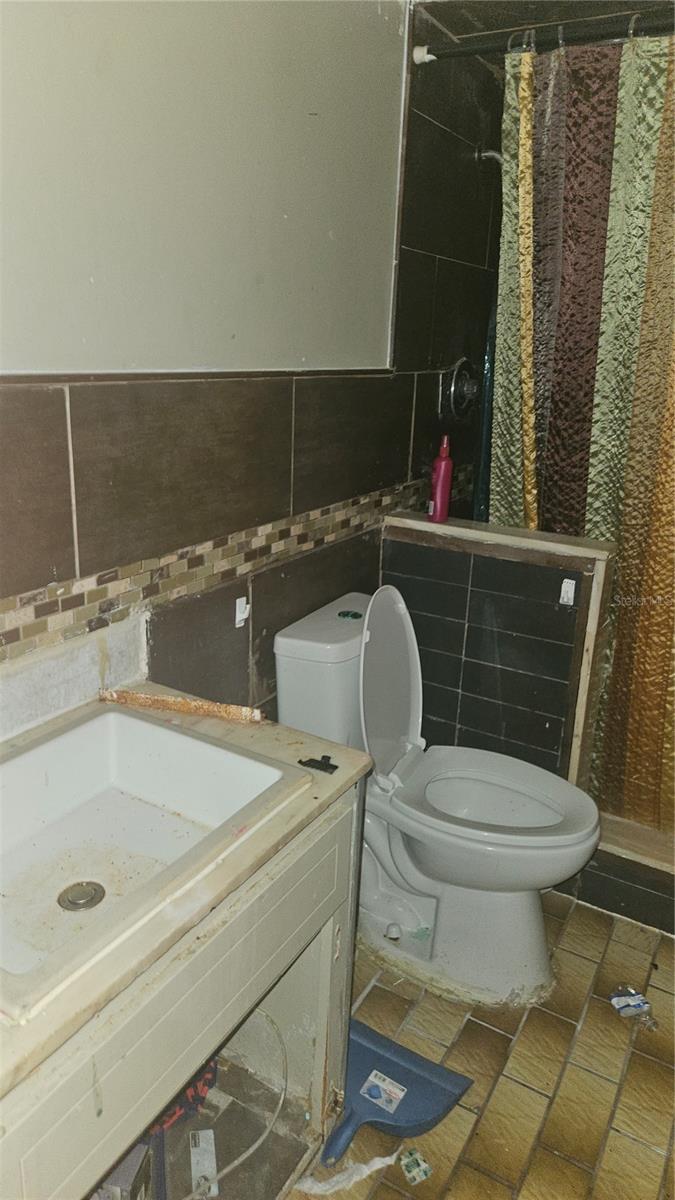 THE LAKES - Residential