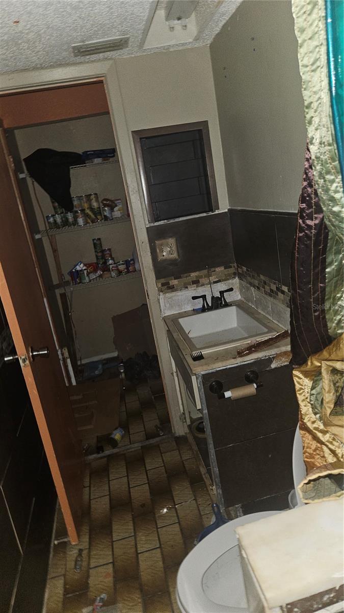 THE LAKES - Residential