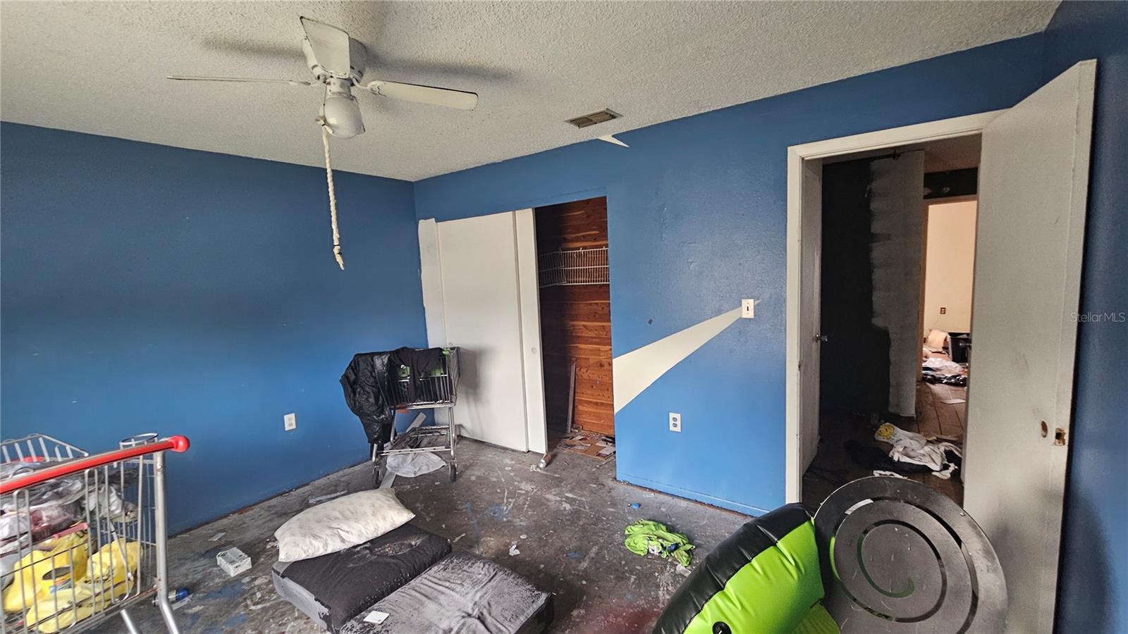 THE LAKES - Residential