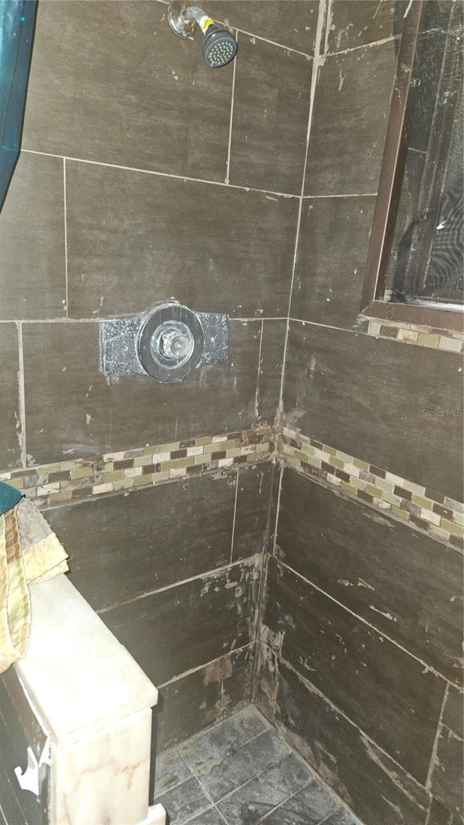 THE LAKES - Residential