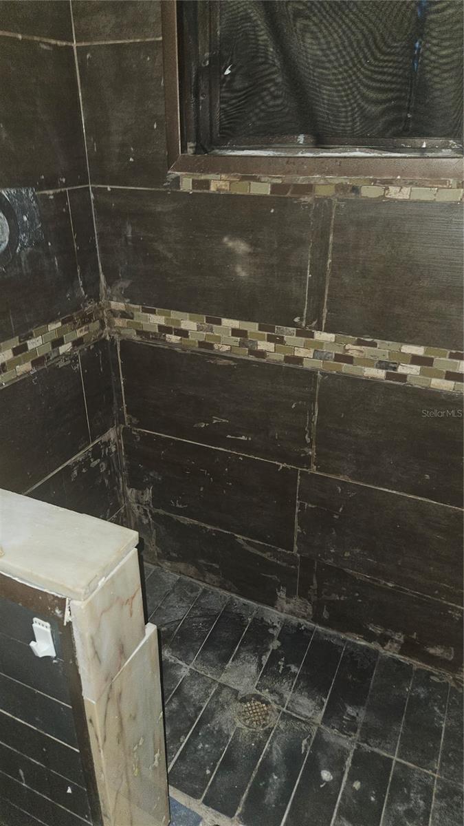 THE LAKES - Residential