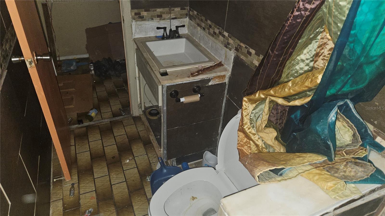 THE LAKES - Residential