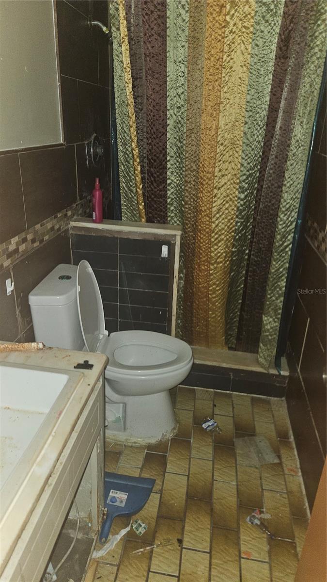 THE LAKES - Residential