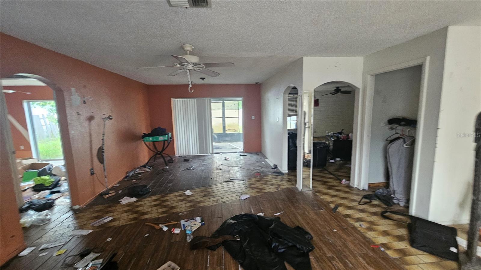 THE LAKES - Residential