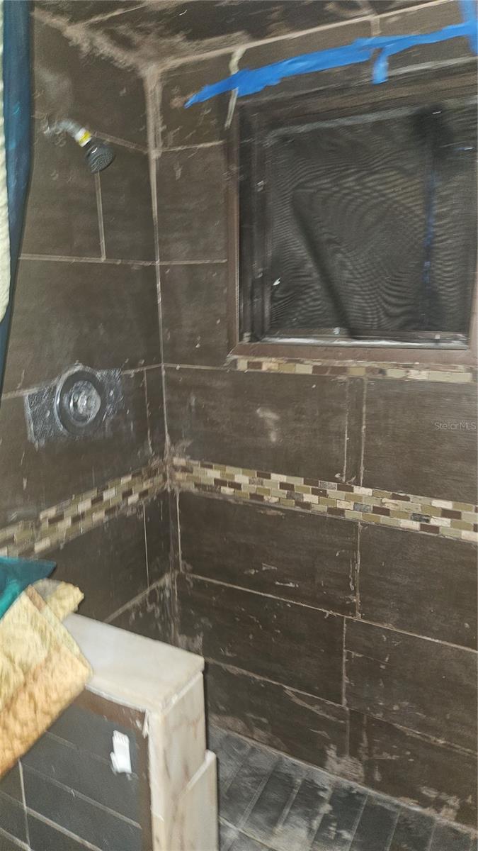 THE LAKES - Residential