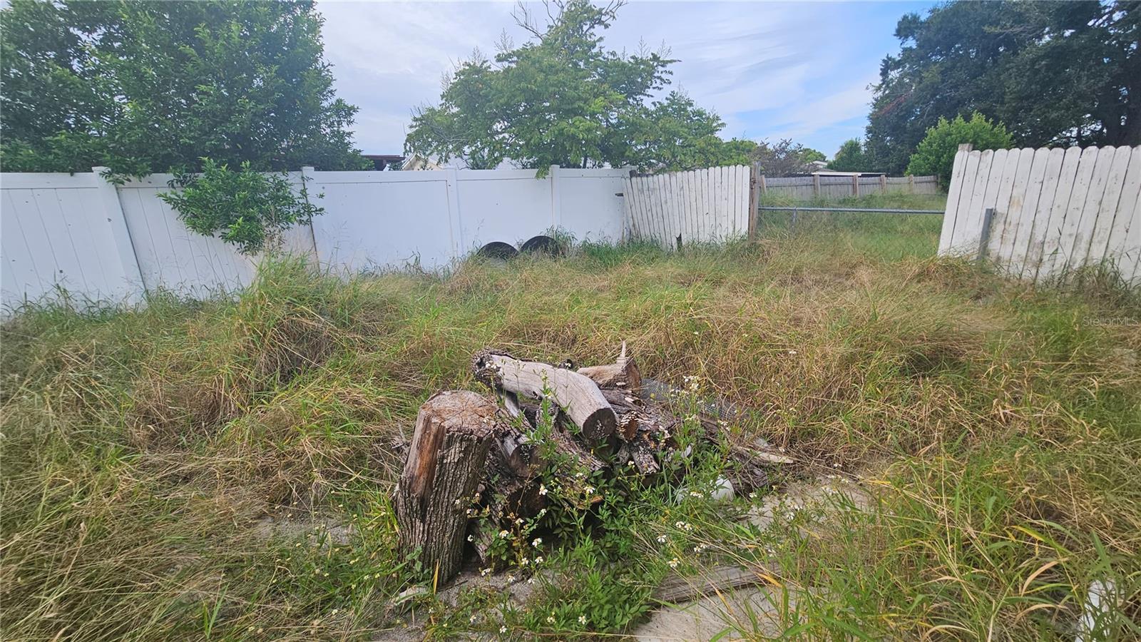 THE LAKES - Residential