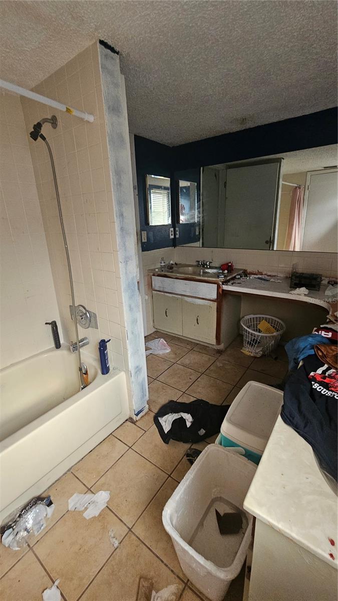 THE LAKES - Residential