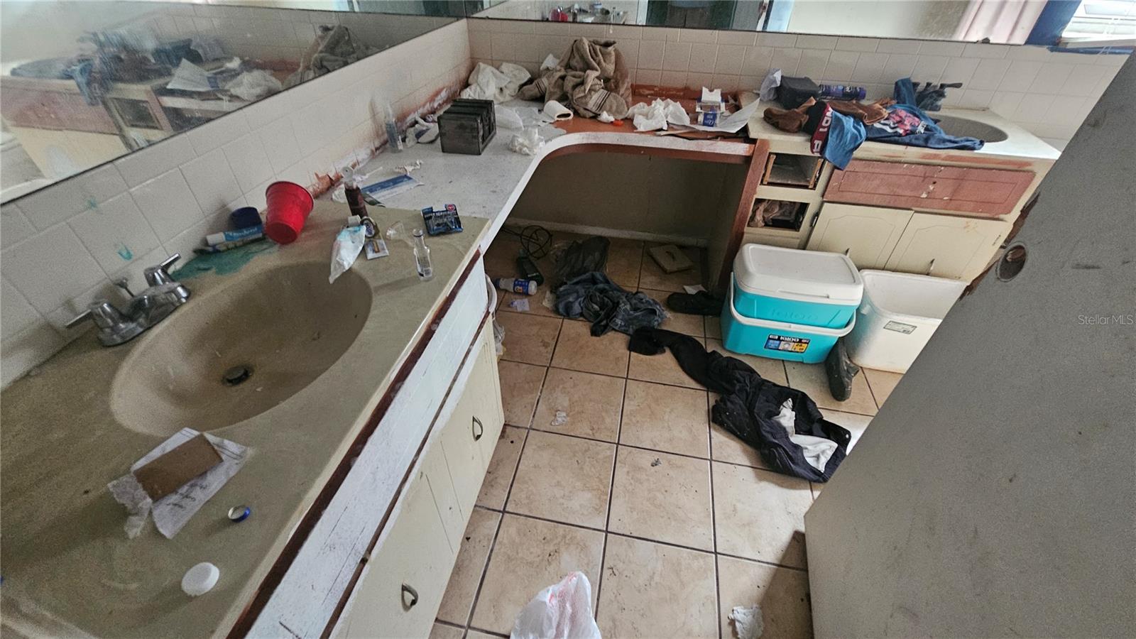 THE LAKES - Residential