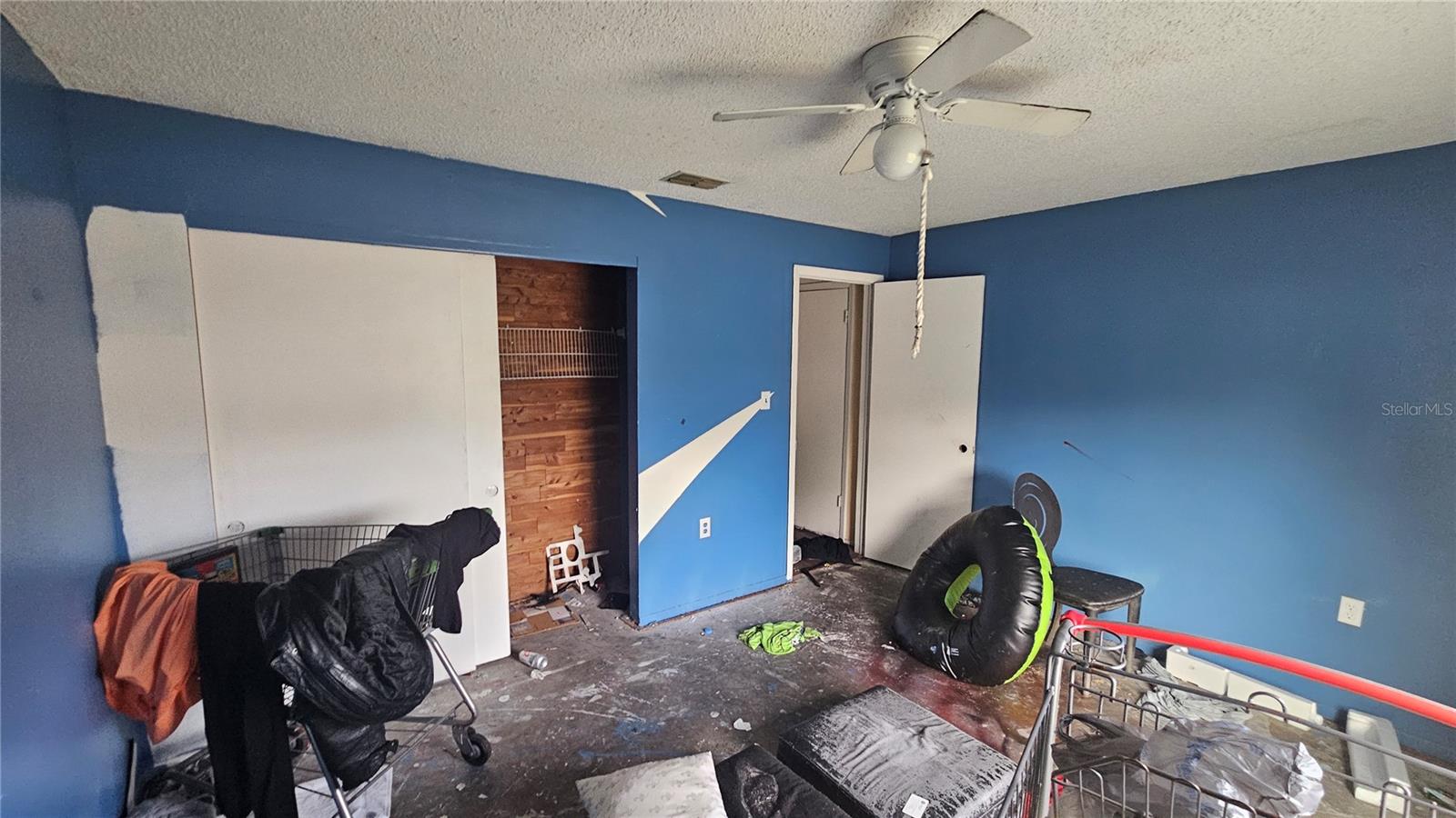 THE LAKES - Residential