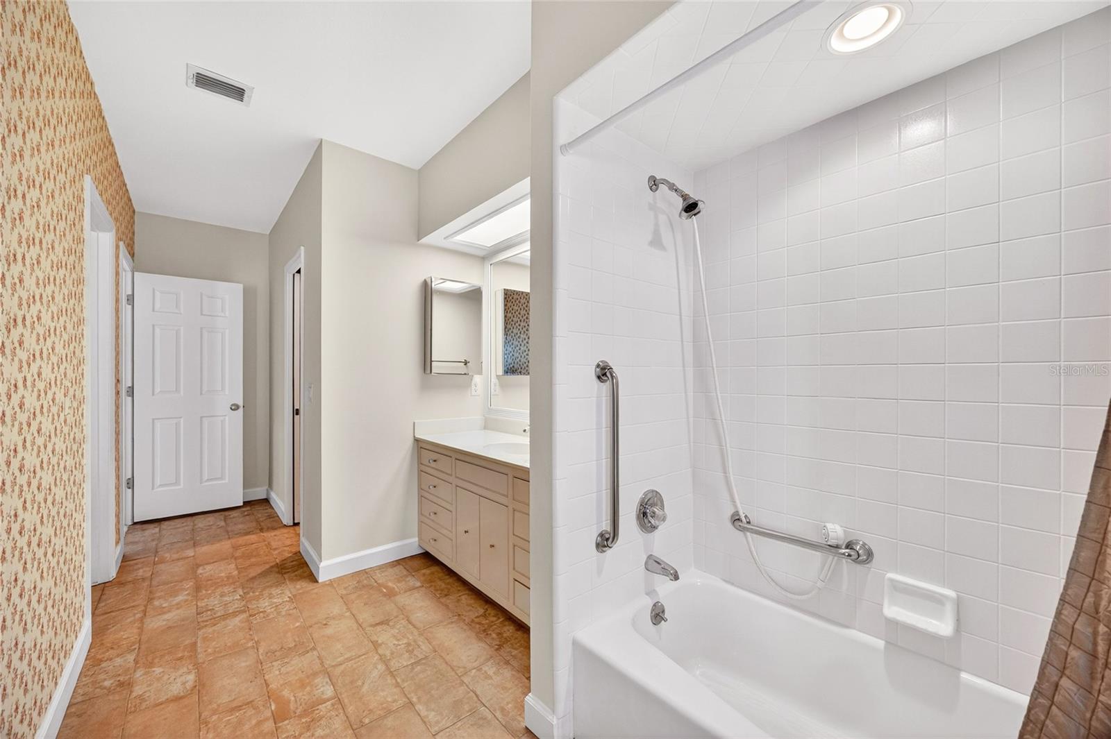 BAY HILL VILLAGE NORTH CONDO - Residential